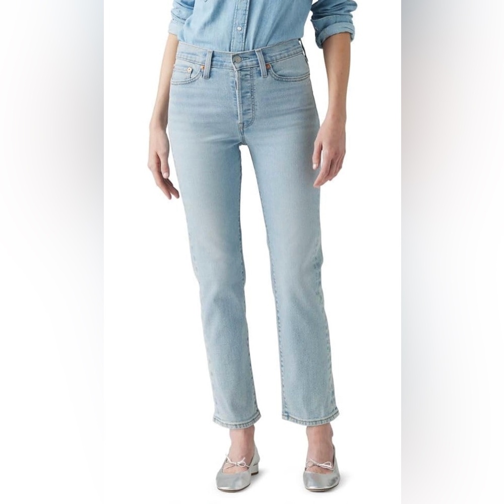 Levi’s Women’s Wedgie Straight Cropped Jeans High Rise Light Wash NWOT Size 29